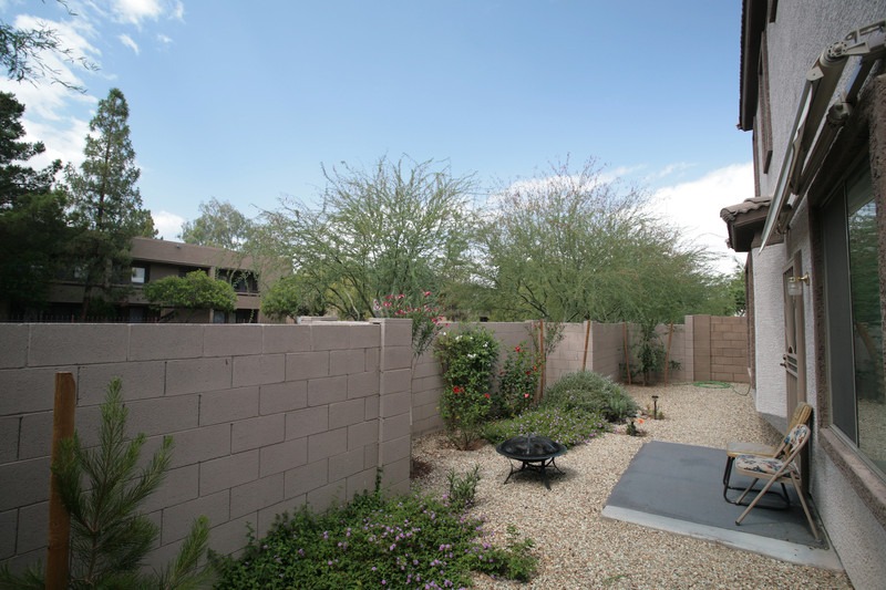 Cinder-Block-Walls-in-Back-Yard Masonry Cinder Block Walls